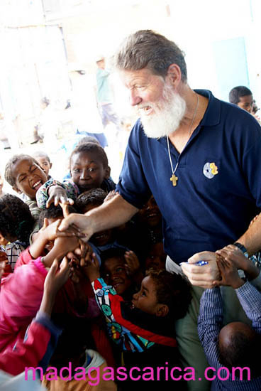 Father Pedro Opeka traveled to Reunion Island