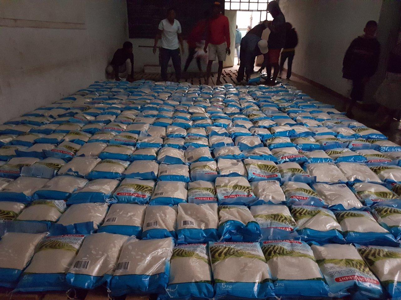 A donation of a container of rice received so that the children can eat in the month of May.