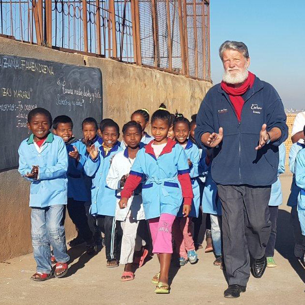 Aide Création école Madagascar - Père Pedro Opeka